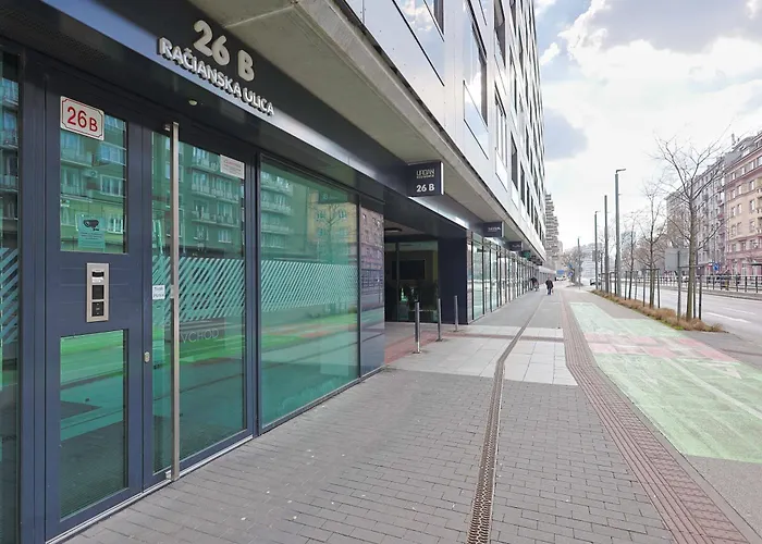 Urban Hideout With Free Parking Bratislava