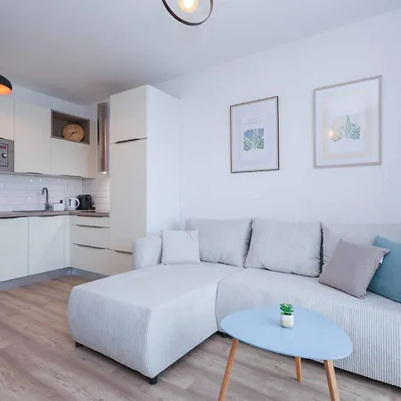 Urban Hideout With Free Parking Апартаменти *