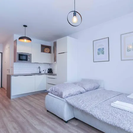 Апартаменти Urban Hideout With Free Parking