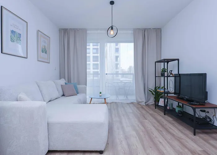 Urban Hideout With Free Parking * 브라티슬라바