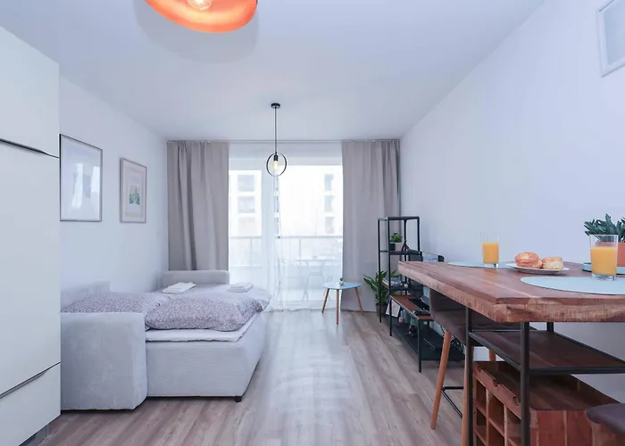 Urban Hideout With Free Parking * 브라티슬라바